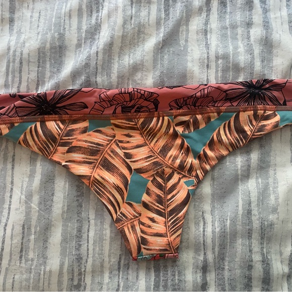 Maaji Reversible Swim Bottoms! Size Small - Picture 2 of 5